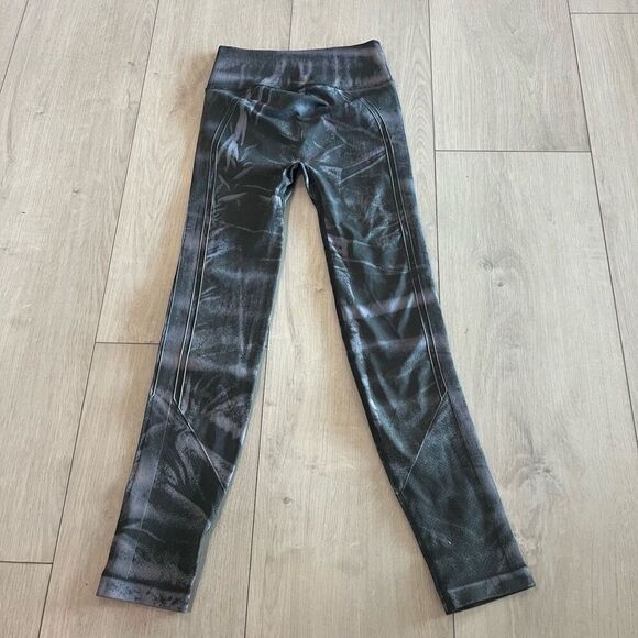 Lululemon women’s leggings size 4 - Picture 2 of 7